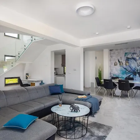 Tina Zadarvillas * Privlaka (Zadar)